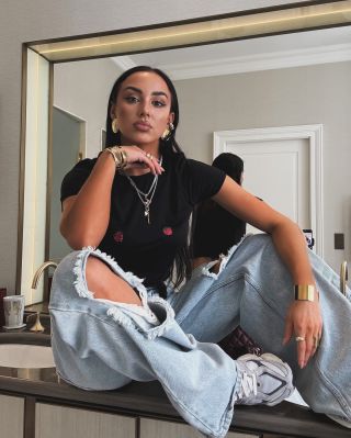 Tričko v 4 farbách a džínsy kúpiš teraz so zľavou 25% 🍓