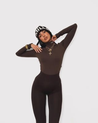 Body FAMA nájdeš na webe v 2 farbách, legíny SPAGHETTI skladom vo farbe čierna 💣