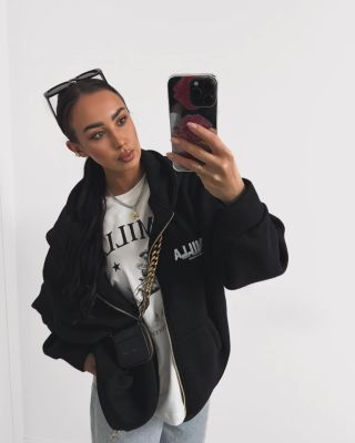 Hrubá oversize mikina zo 100% bavlny s kapucňou a klokaním vreckom, ktoré delí zips ☁️🦘