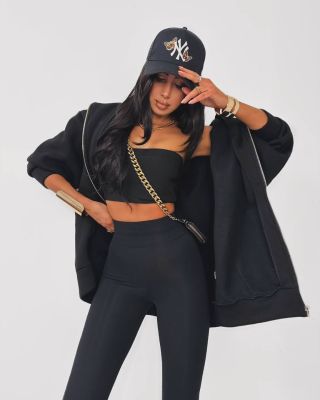 Celý outfit nájdeš na webe 🥰 Top & legíny & mikina