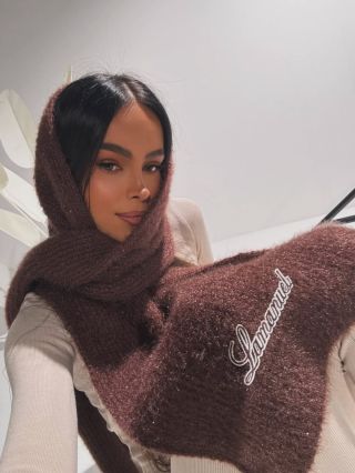 Čoskoro v ponuke čiapka a šál v 2 farbách 🫨